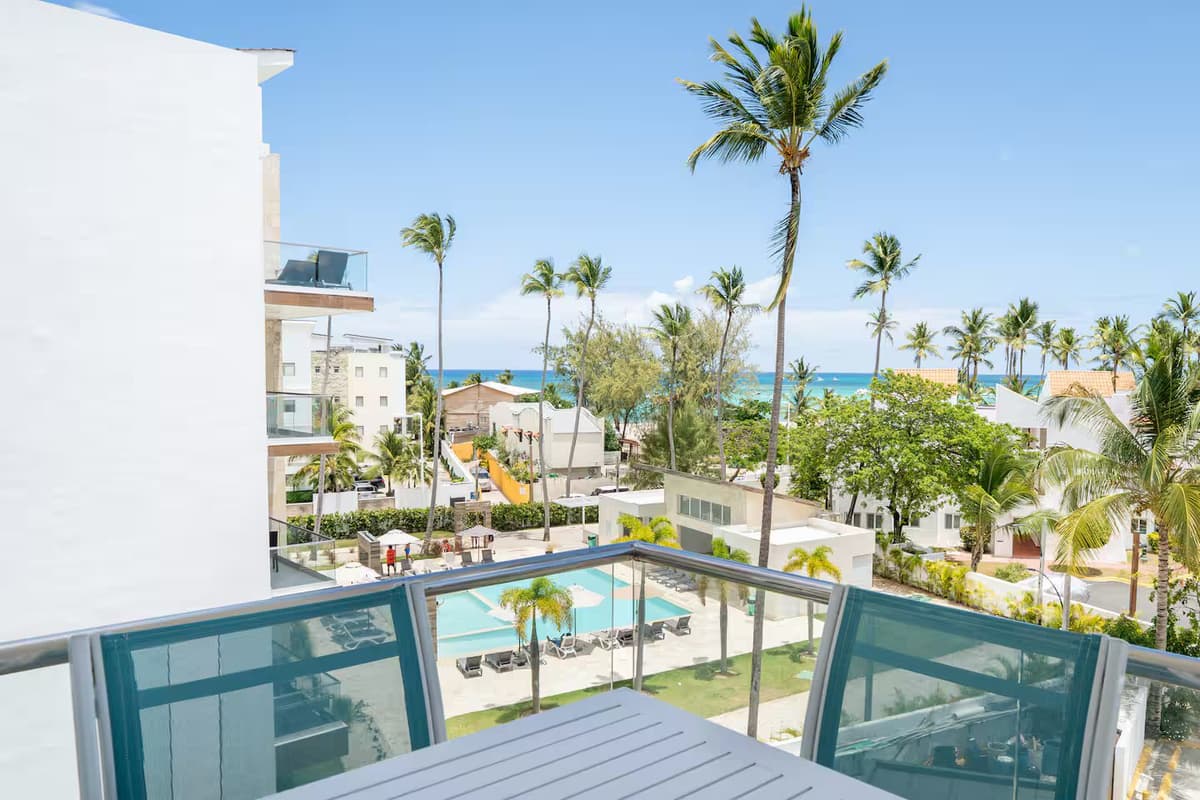 Beachside Bliss – Ocean View Condo, Los Corales Beach - Image 2
