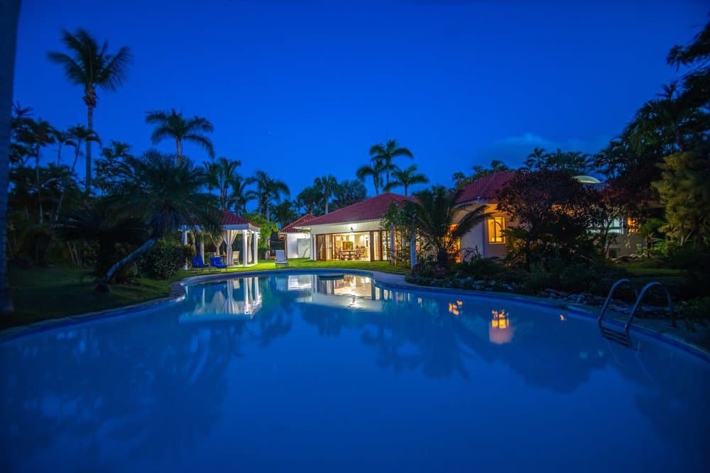 Your Villa LUNA Oceanfront Escape: Beautiful 4 Bedroom For Sale - Image 1
