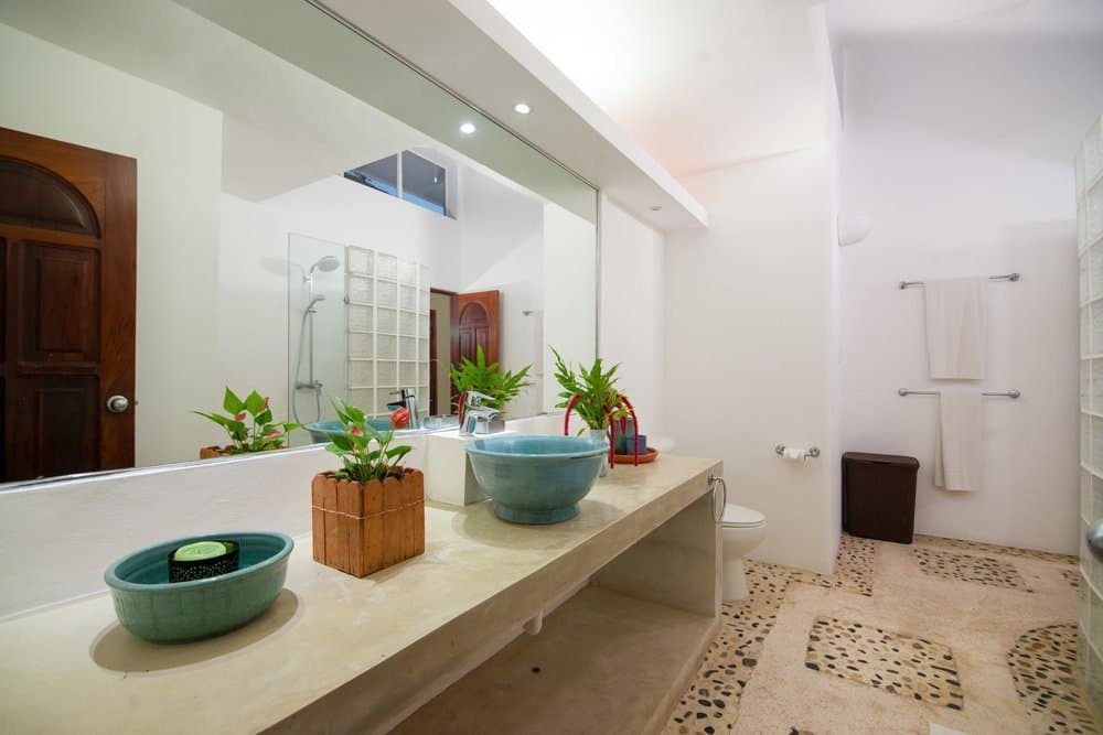 Your Villa LUNA Oceanfront Escape: Beautiful 4 Bedroom For Sale - Image 5