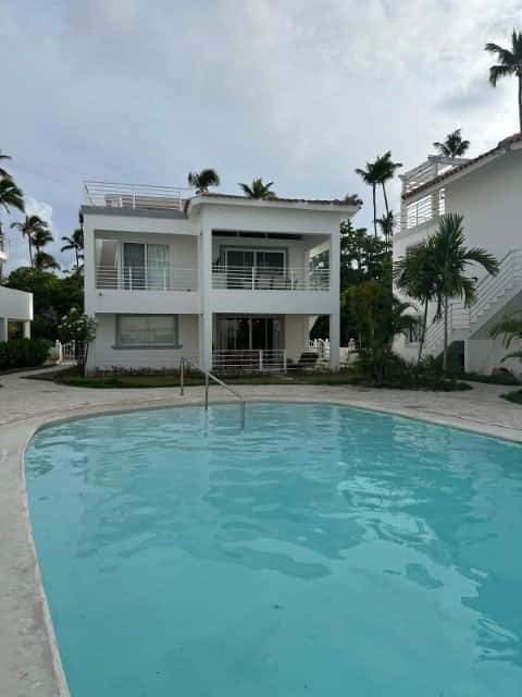 Las Terazzas 2 BR condo in fantastic location, just a minute walking to the beach, fully furnished and move-in ready; Los Corales