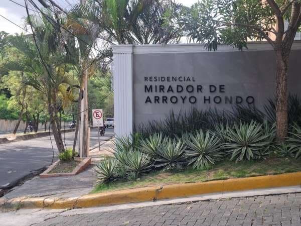Large Villa In Very Nice Private Community - Image 3