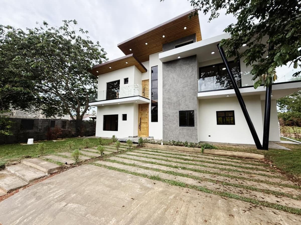 Villa Serena, Jarabacoa: Brand new villa for sale with heated pool - Image 1