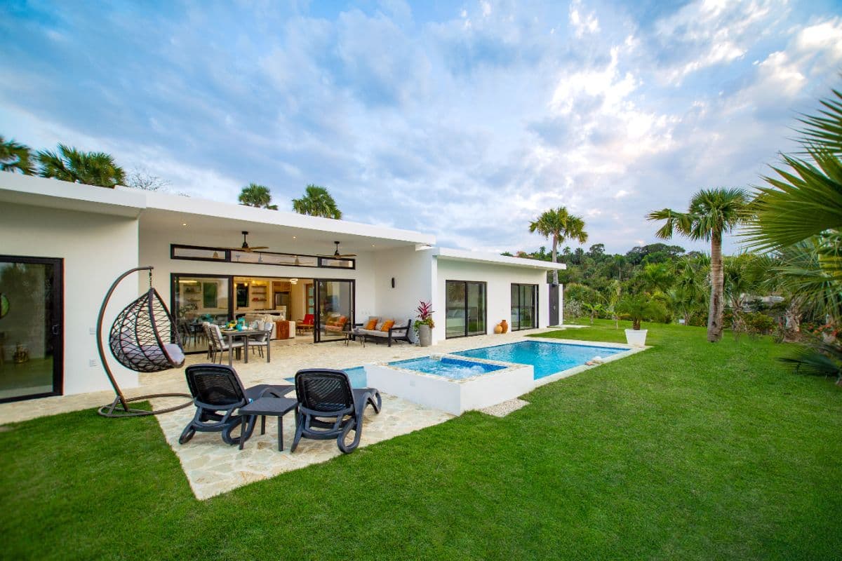 Summer house, a tropical nest, comfortable and exquisite