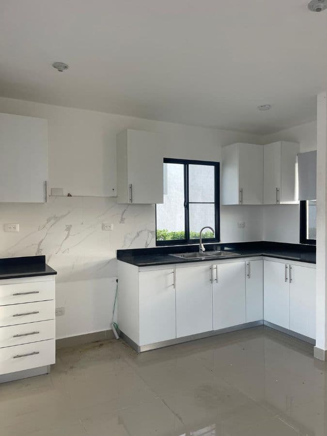 VILLA MODERNA 101 M² EN BÁVARO | 2 PARQUEOS + PATIO | USD 130,000 - Image 5