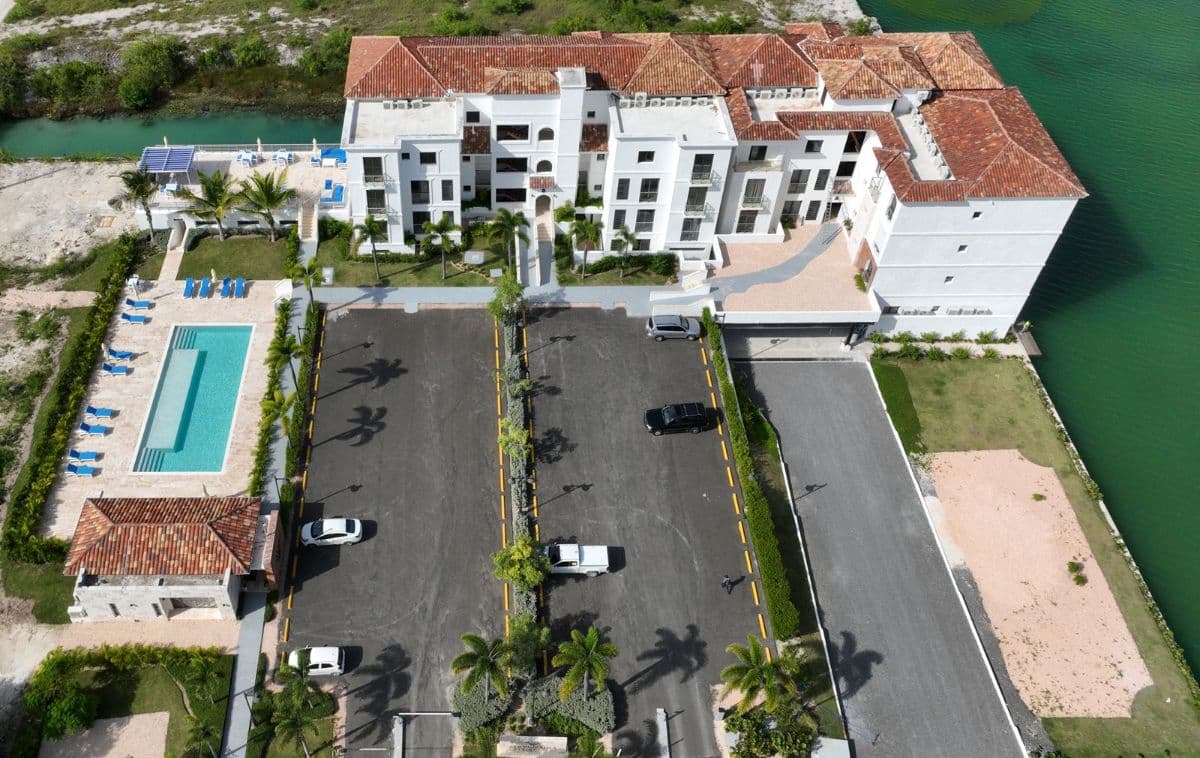 Top Floor 3 Bedroom Marinafront Residence + Staff Quarters in Cap Cana - Image 4
