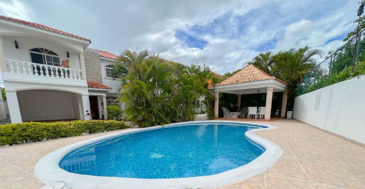 Villa for sales | 3 Bedrooms | two blocks from the Beach | Gated Community | Moderm - Image 1