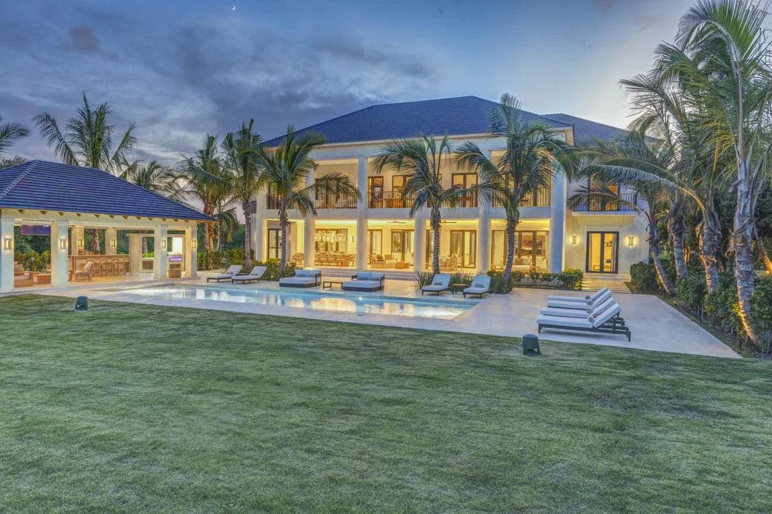 7-Bedroom Corales Villa with Golf Views & Private Beach Access - Image 1
