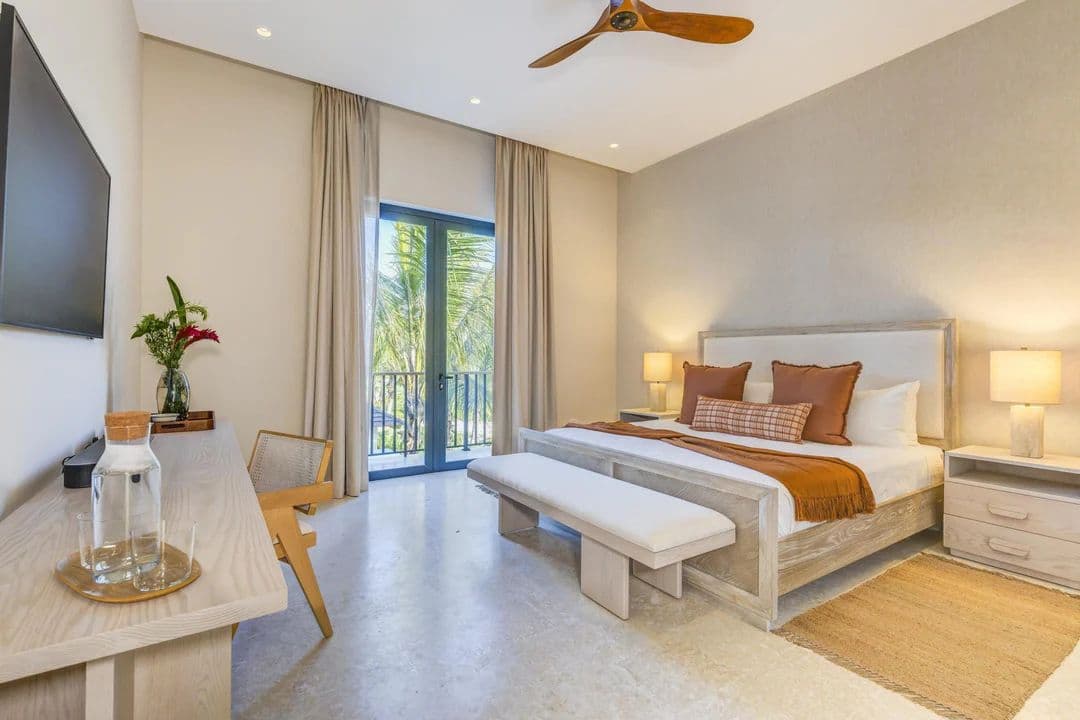 7-Bedroom Corales Villa with Golf Views & Private Beach Access - Image 3