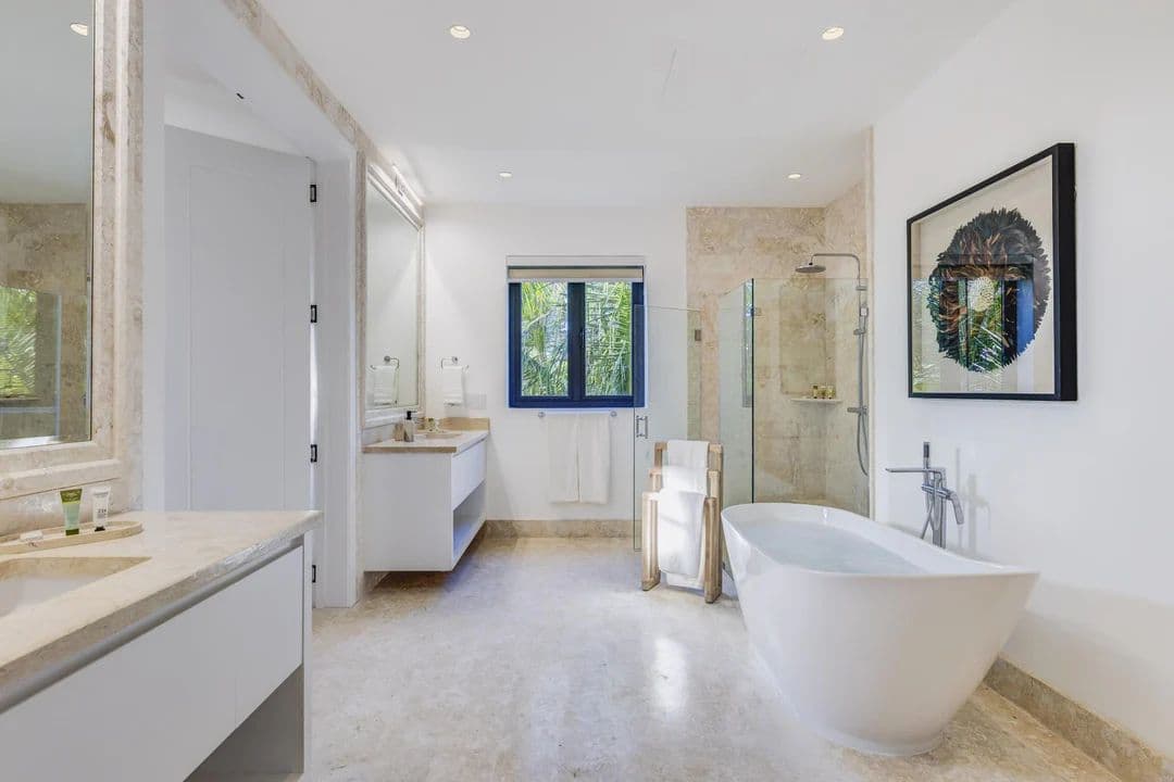 7-Bedroom Corales Villa with Golf Views & Private Beach Access - Image 4