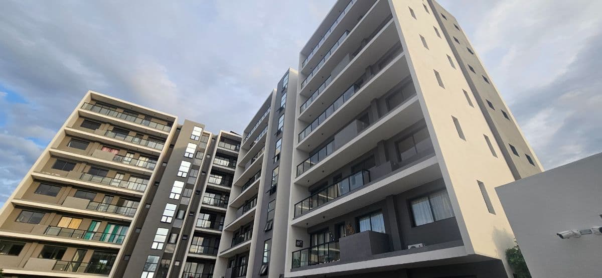 Apartamentos En Av. Hispanoamericana - Image 1