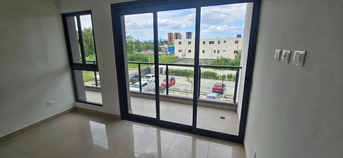 Apartamentos En Av. Hispanoamericana - Image 2
