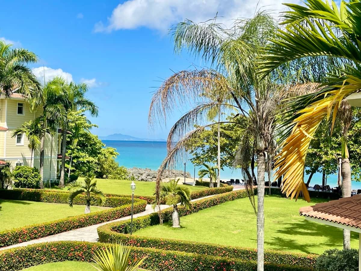 Sophisticated Oceanfront Residence with Panoramic Views in Sosúa