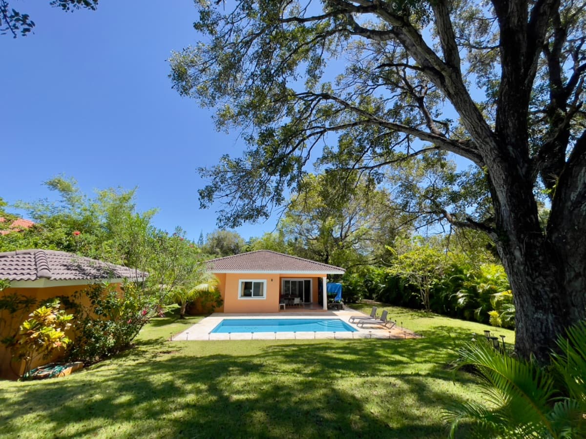 Charming Single-Level Villa with Pool | Gated Community Living - Image 1