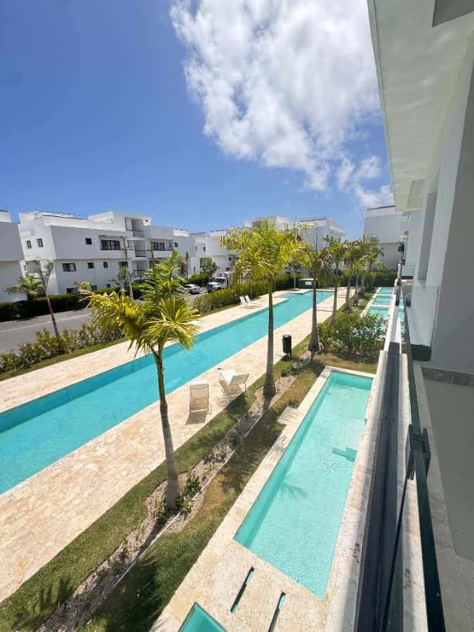 Fully Furnished 1-Bedroom Apartment with Private Jacuzzi and Beach Access in White Sand