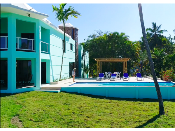 Island Dream - Quiet Beachfront Villa With