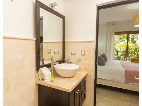 2 Bedroom 2 Bath Condo In Ocean Front Complex: