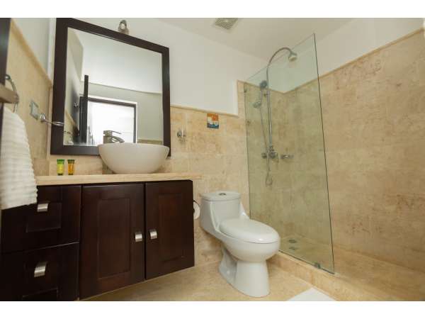 2 Bedroom 2 Bath Condo In Ocean Front Complex: