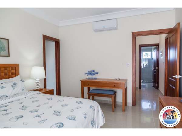 Fully Furnished Penthouse 2 Bedroom With Private