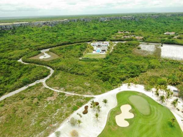 Luxury Land Lot For Prime Villa Construction In