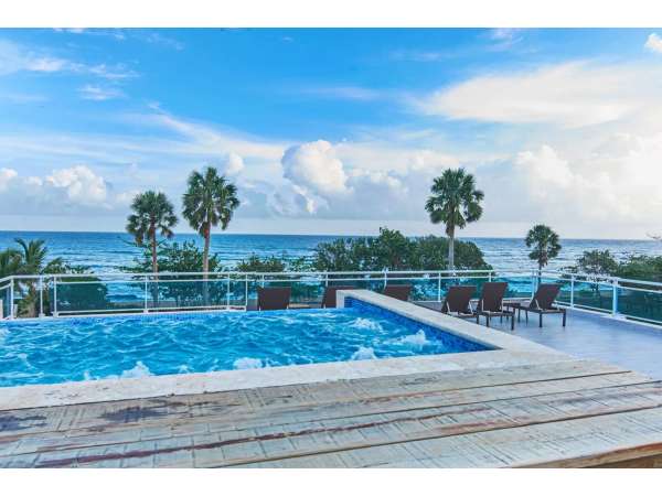Stylish Two-bedroom Condo In Ocean Front Complex