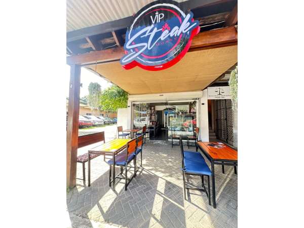 Restaurant In Prime Location