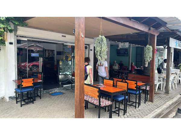 Restaurant In Prime Location