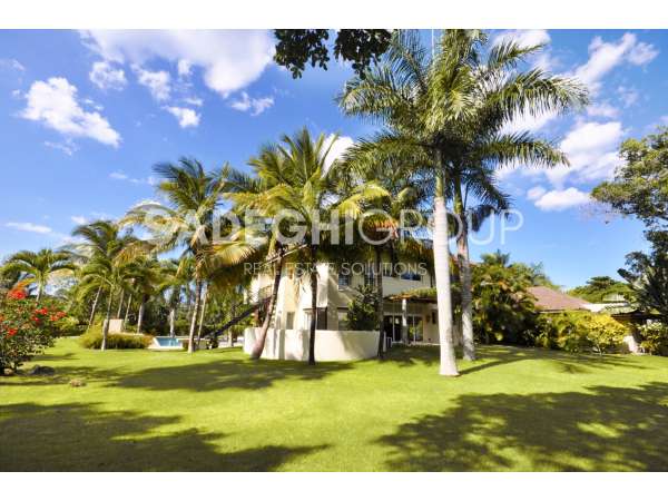 Stunning Contemporary 5-bedroom Villa | 5 Min From