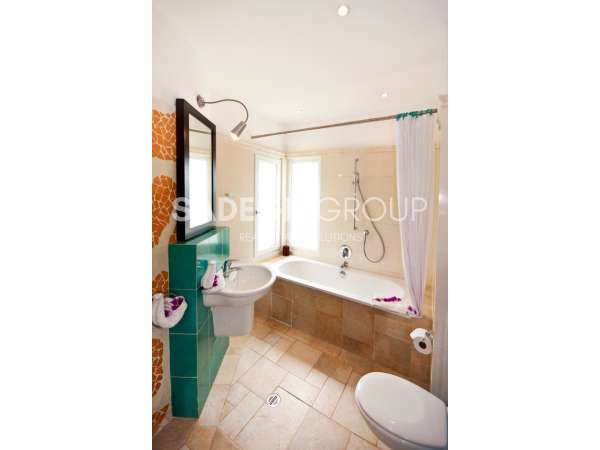 Stunning Contemporary 5-bedroom Villa | 5 Min From