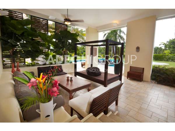 Stunning Contemporary 5-bedroom Villa | 5 Min From