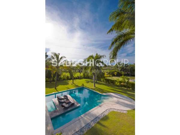 Stunning Contemporary 5-bedroom Villa | 5 Min From