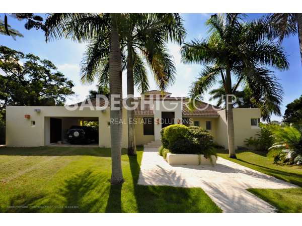 Stunning Contemporary 5-bedroom Villa | 5 Min From