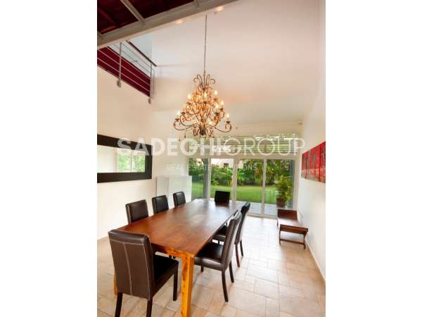 Stunning Contemporary 5-bedroom Villa | 5 Min From