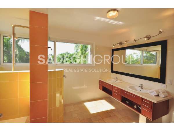 Stunning Contemporary 5-bedroom Villa | 5 Min From