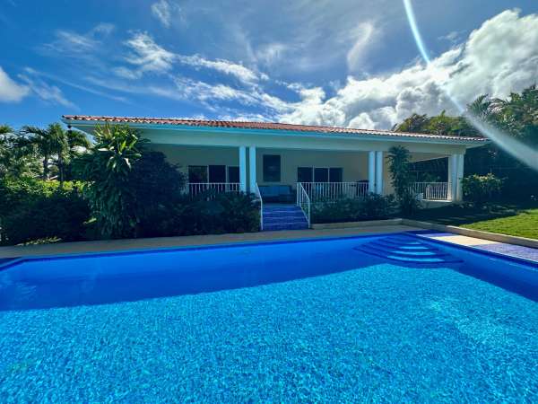 Spacious 4-bedroom Villa In Casa Linda  Fully