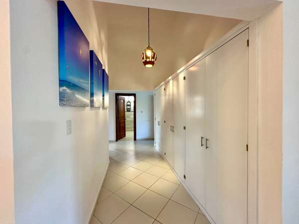 Spacious 4-bedroom Villa In Casa Linda  Fully