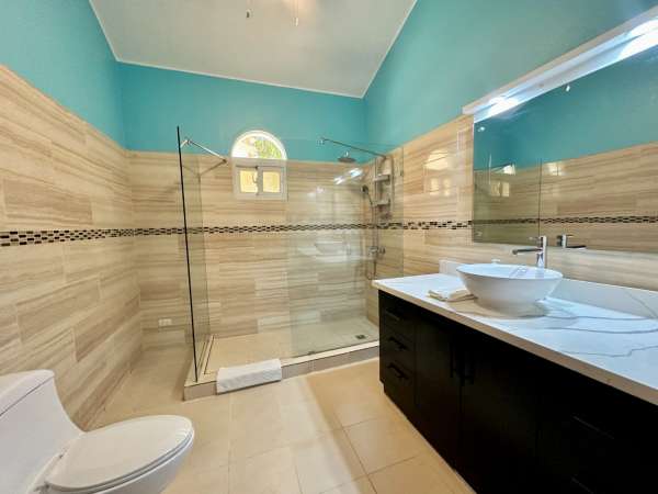 Spacious 4-bedroom Villa In Casa Linda  Fully