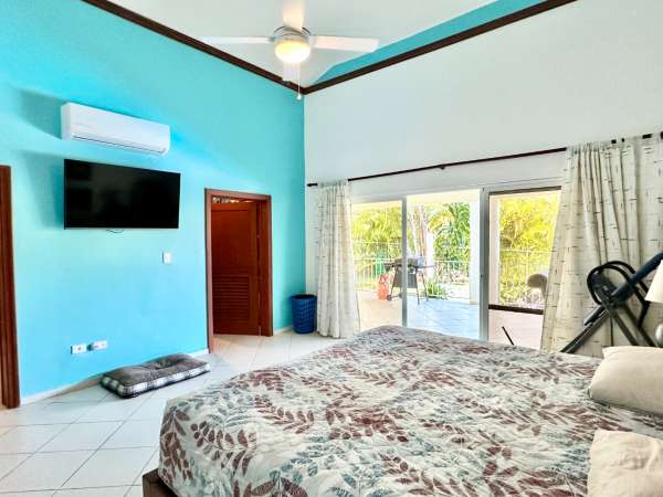Spacious 4-bedroom Villa In Casa Linda  Fully