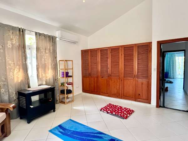 Spacious 4-bedroom Villa In Casa Linda  Fully