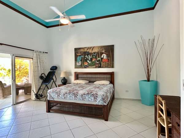 Spacious 4-bedroom Villa In Casa Linda  Fully