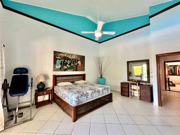 Spacious 4-bedroom Villa In Casa Linda  Fully