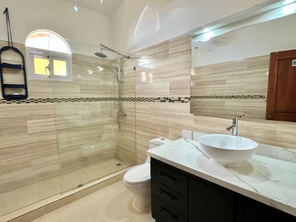 Spacious 4-bedroom Villa In Casa Linda  Fully