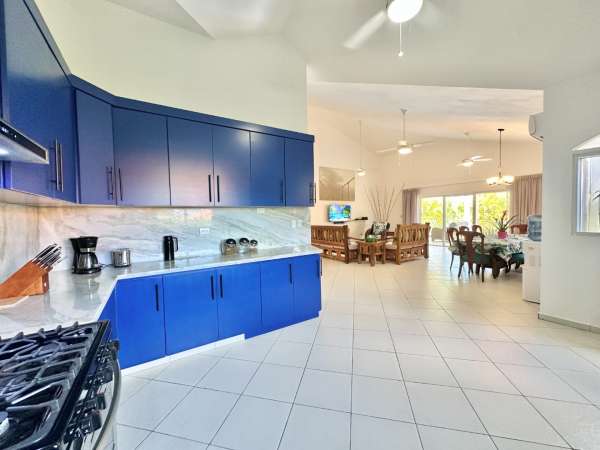 Spacious 4-bedroom Villa In Casa Linda  Fully