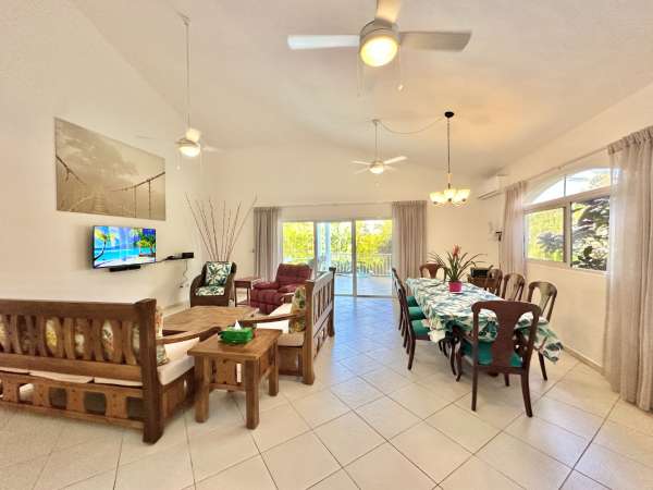 Spacious 4-bedroom Villa In Casa Linda  Fully