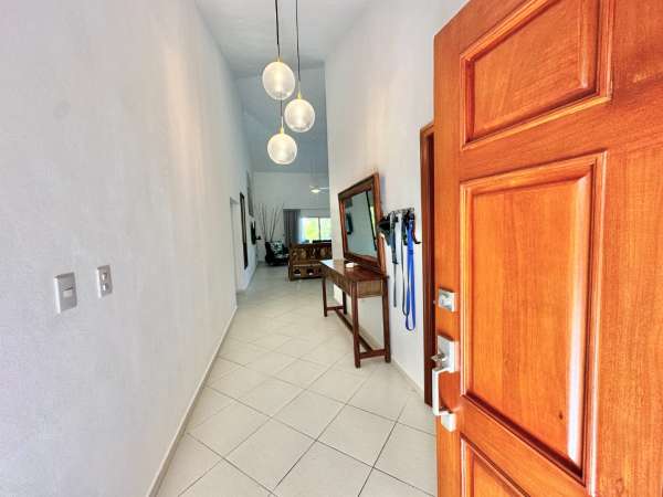Spacious 4-bedroom Villa In Casa Linda  Fully