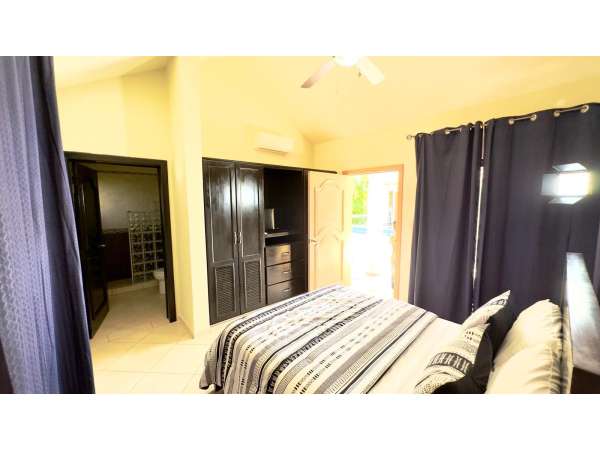 Spacious 6-bedroom Villa In Casa Linda