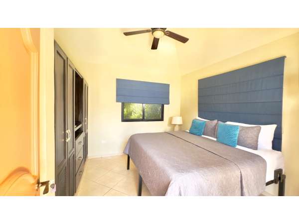 Spacious 6-bedroom Villa In Casa Linda
