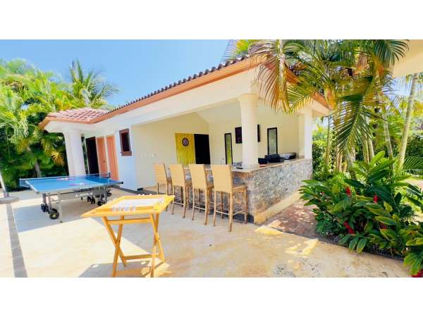 Spacious 6-bedroom Villa In Casa Linda