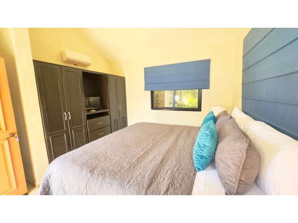 Spacious 6-bedroom Villa In Casa Linda