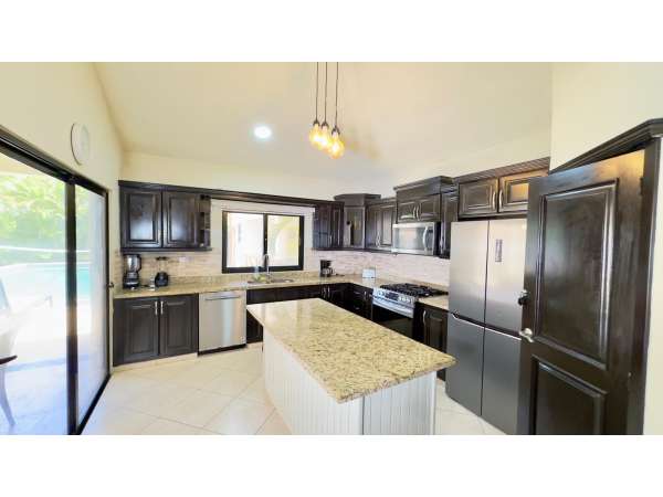 Spacious 6-bedroom Villa In Casa Linda