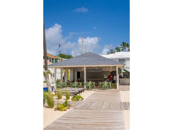 Apartment With Pool View And Premium Amenities In